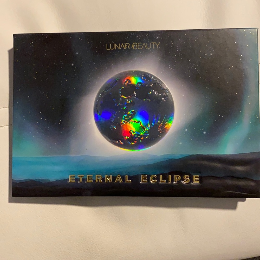 Lunar Beauty Eternal Eclipse